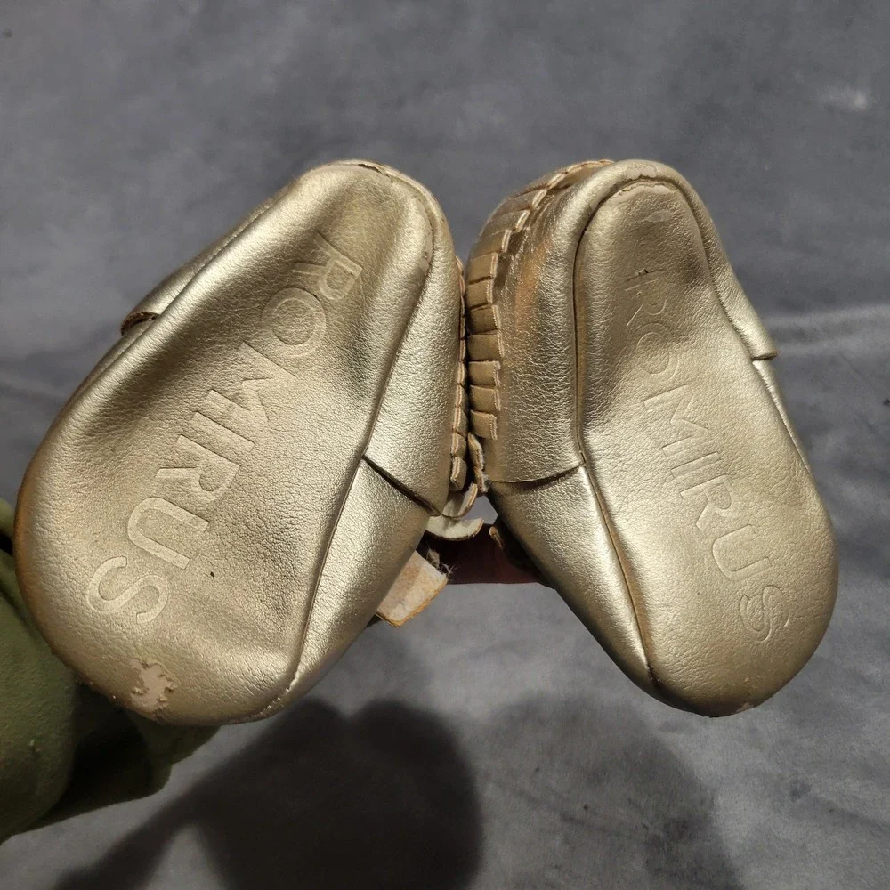 Romirus Baby Girl Gold Metallic Bow Fringe‎ Soft Sole Moccasins Size 3 Infant